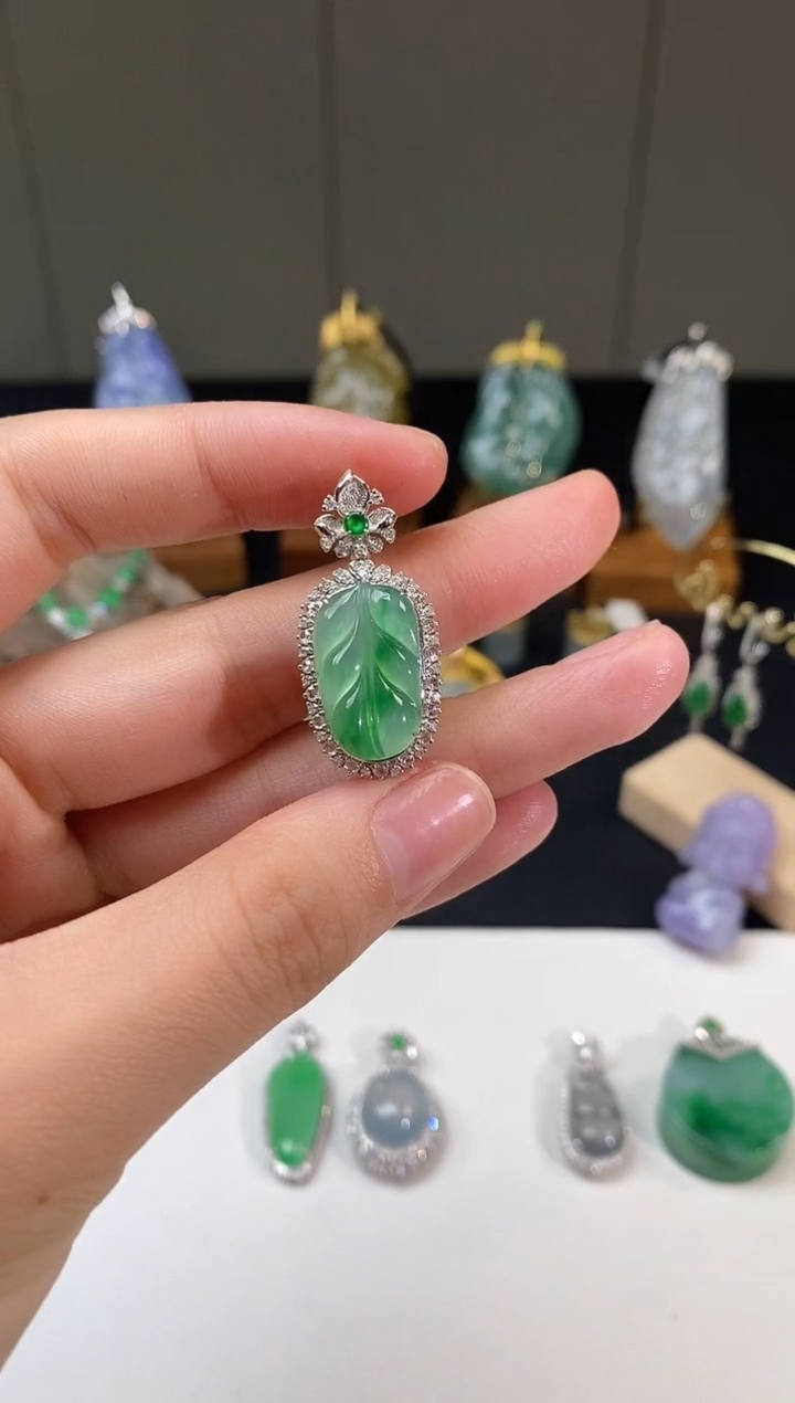 【闪购商品】翡翠吊坠(不含链)18K金镶嵌叶子