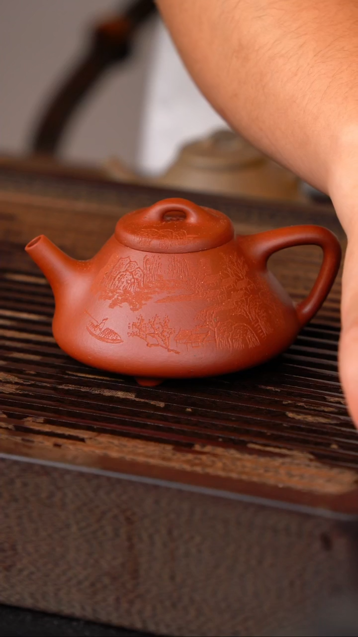 茶壶紫砂红皮龙山水子冶