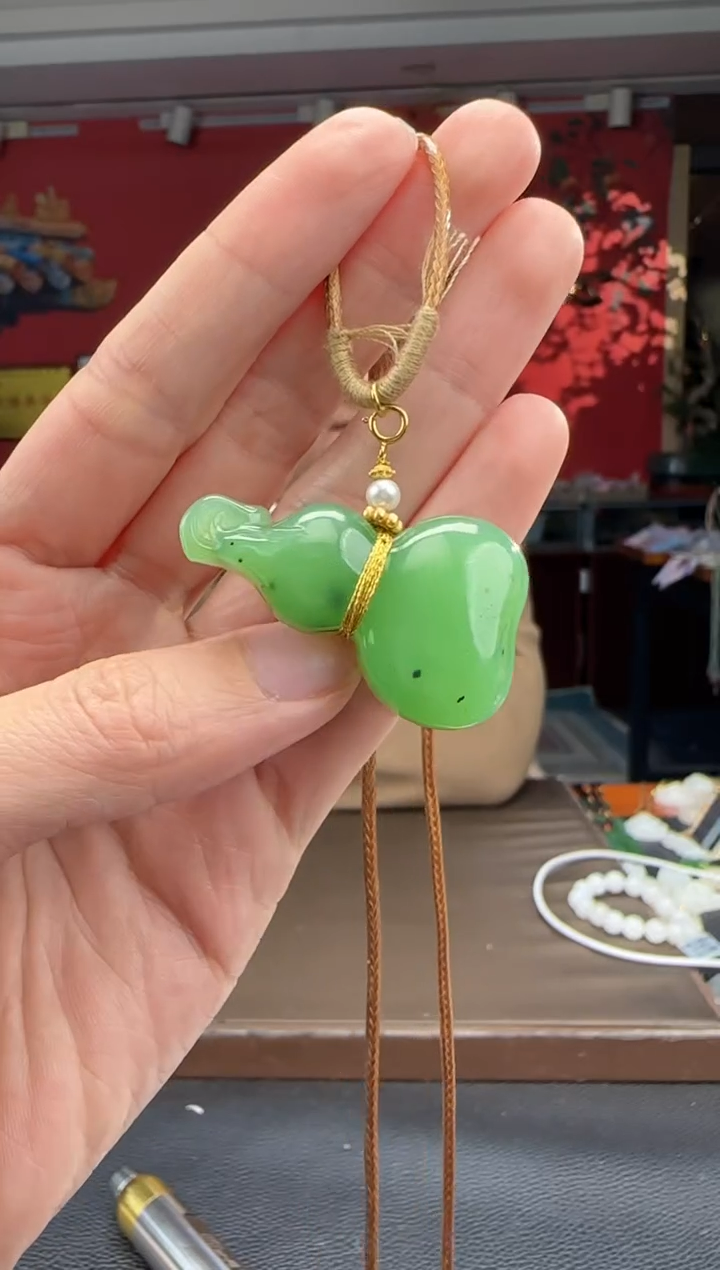颈饰未镶嵌和田玉碧玉苹果绿葫芦吊坠