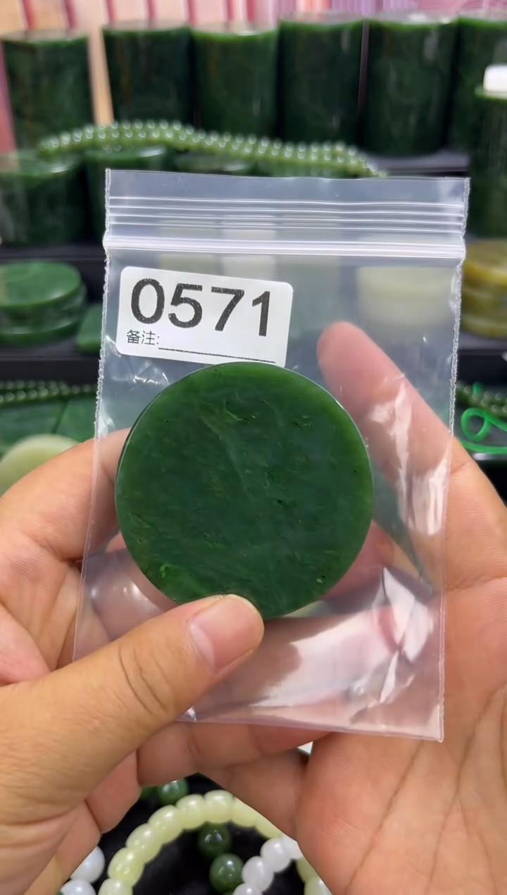 未镶嵌和田玉珠宝半成品镯芯