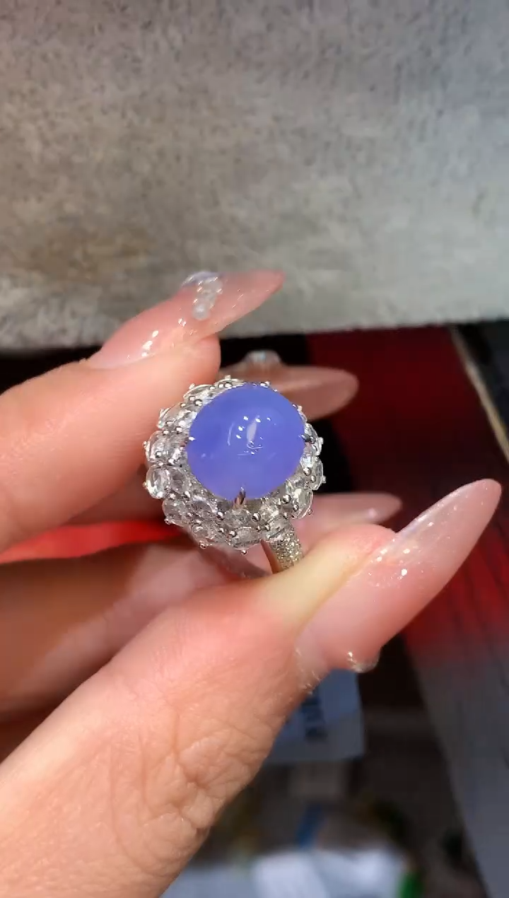 18K金镶嵌戒指翡翠W**n多样性发其一