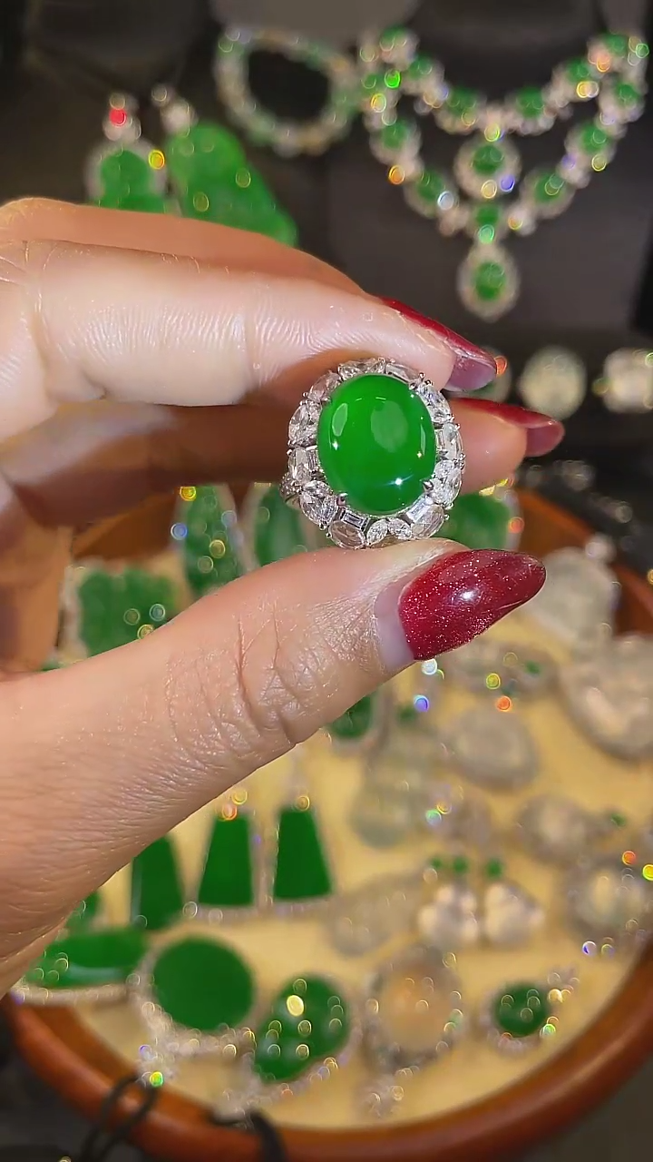 【闪购商品】翡翠颈饰18K金镶嵌戒指