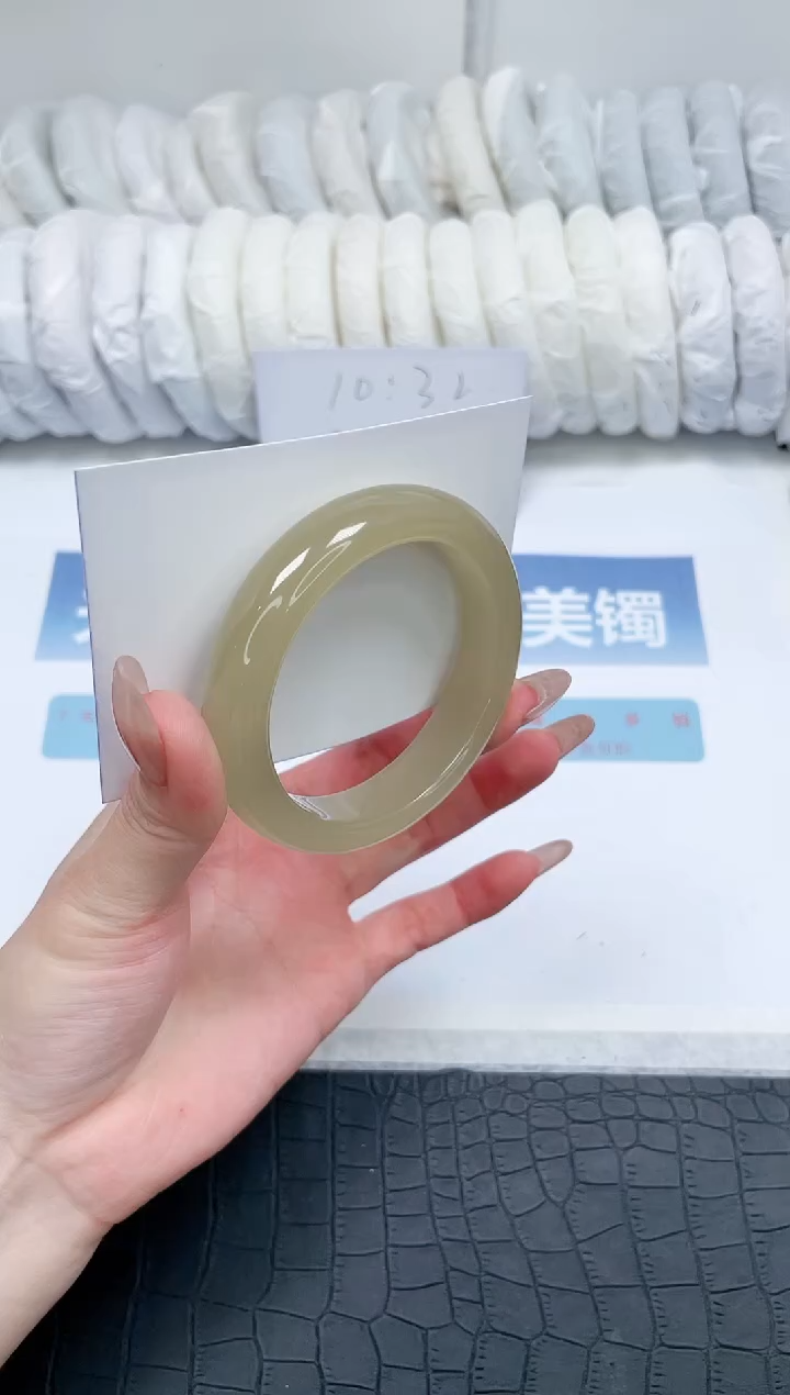 【闪购商品】石英质玉未镶嵌手镯N5-55.6