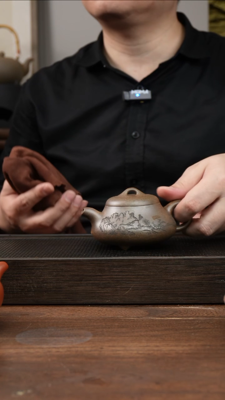 茶杯紫砂一**爸还原烧矮石瓢    刻绘山水   220CC  