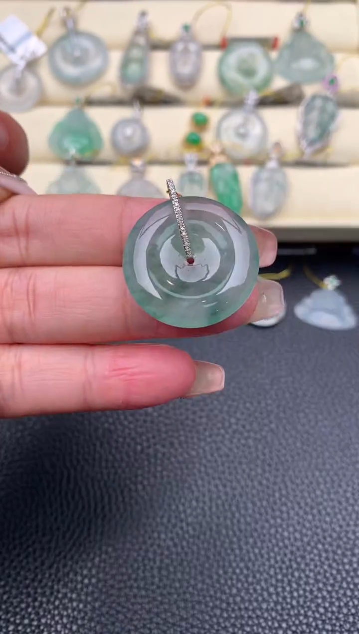 【闪购商品】翡翠颈饰18K金镶嵌D704     