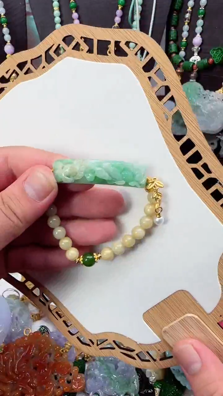 颈饰未镶嵌翡翠吊坠