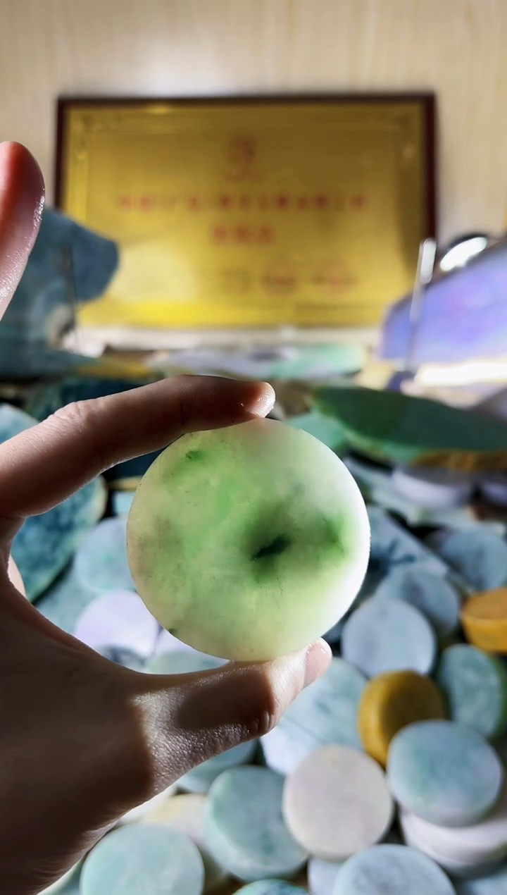 【闪购商品】翡翠颈饰未镶嵌A货吴玉2105