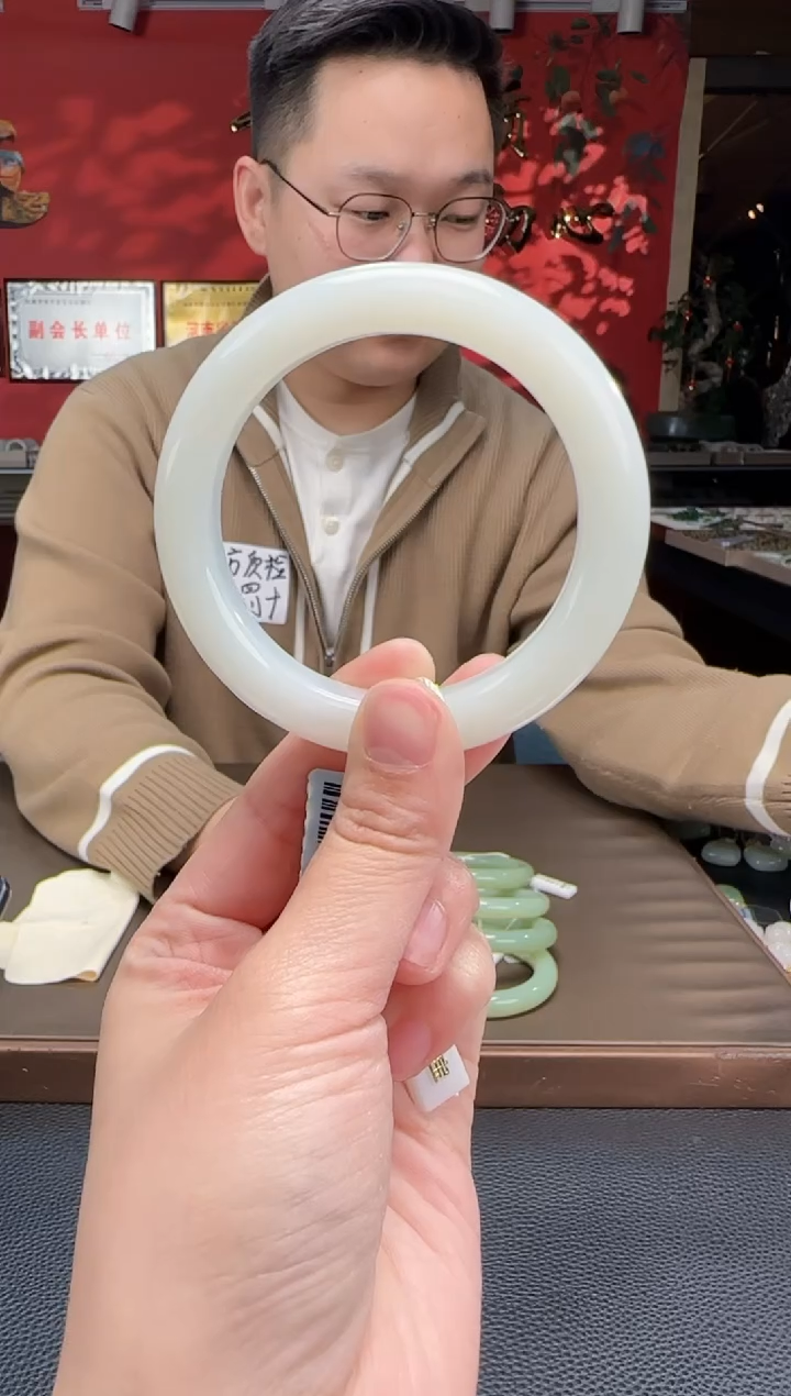 【闪购商品】和田玉.未镶嵌白玉正装镯56