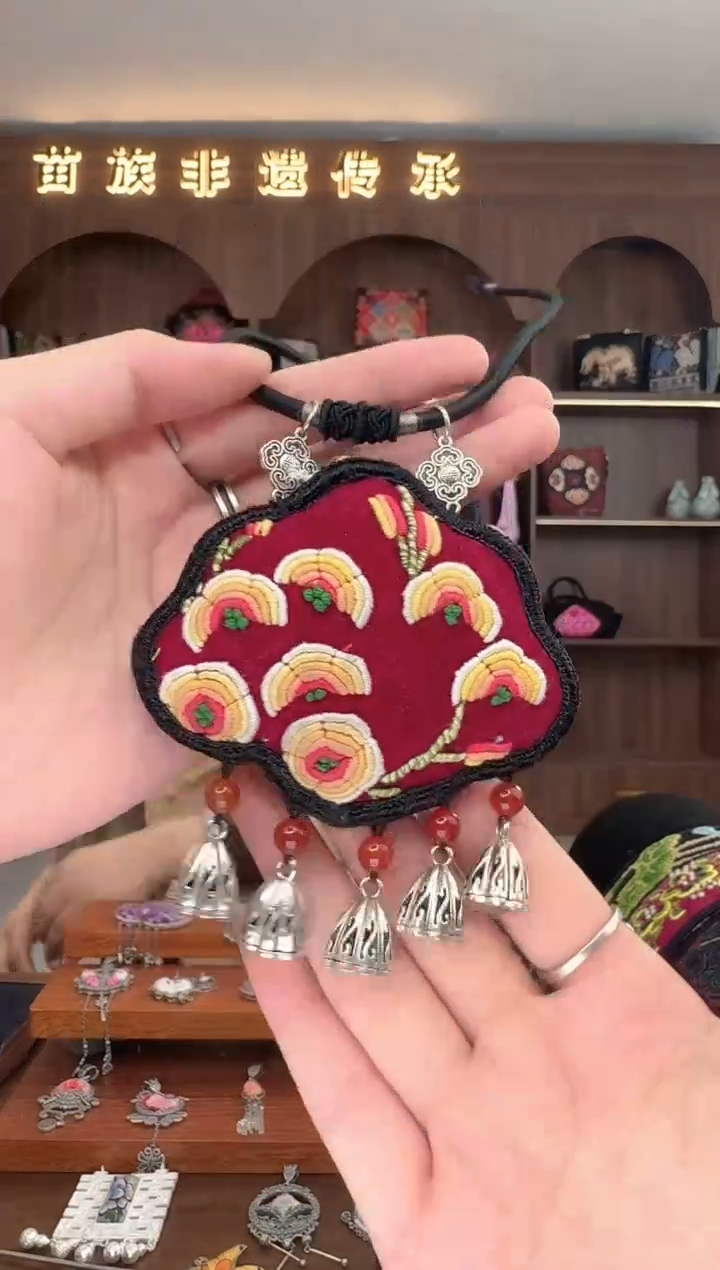 【闪购商品】织绣扶光苗绣传承197