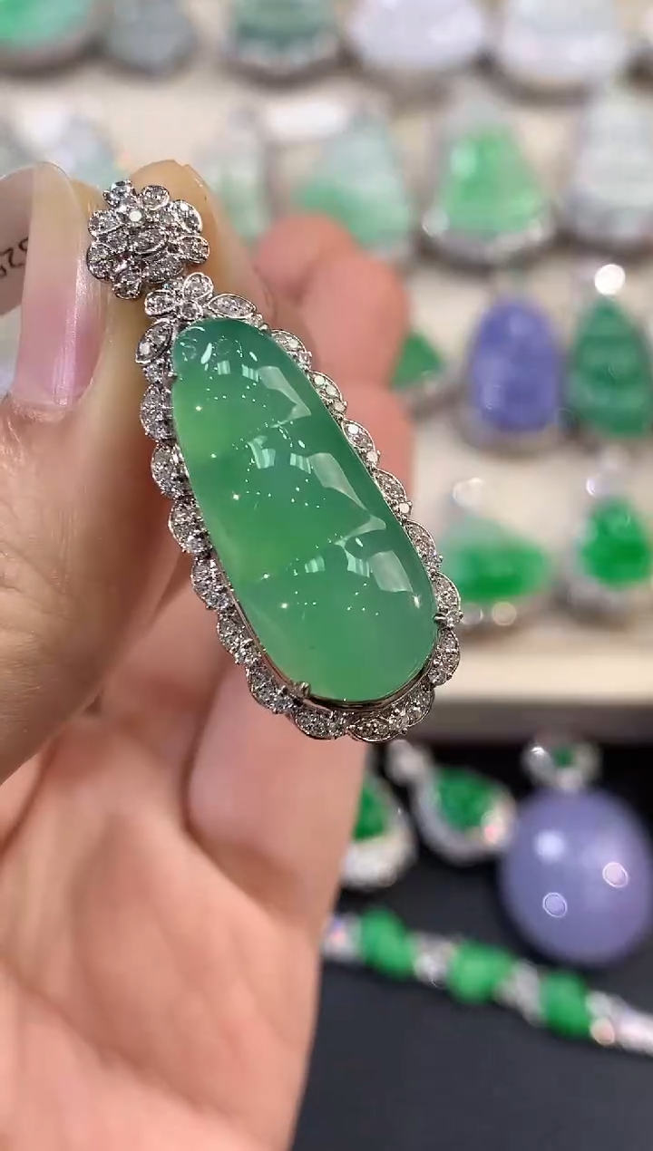 【闪购商品】翡翠吊坠(不含链)18K金镶嵌C117