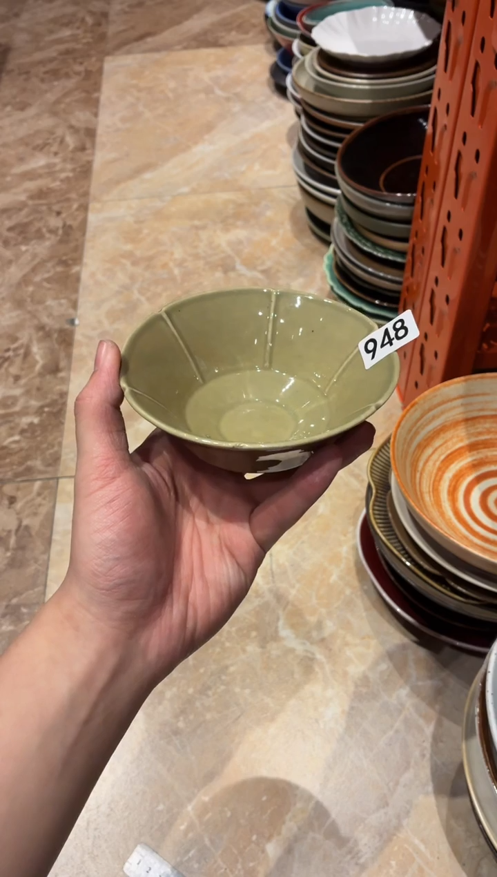 瓷片左**嘟948绿色花瓣斗碗1个