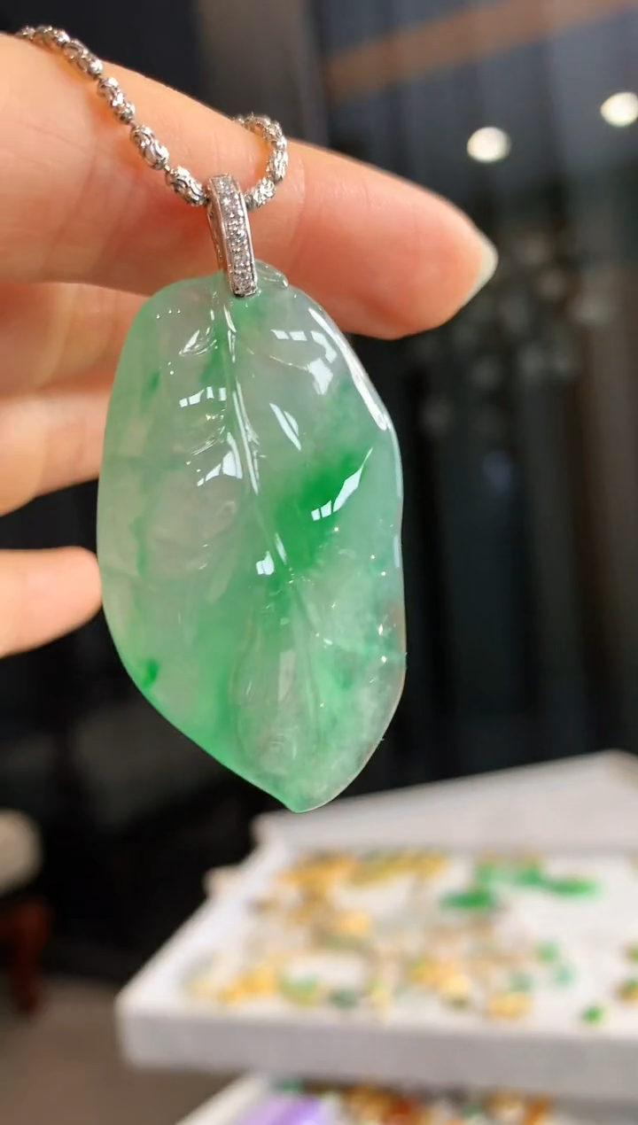 【闪购商品】翡翠吊坠(不含链)18K金镶嵌吊坠