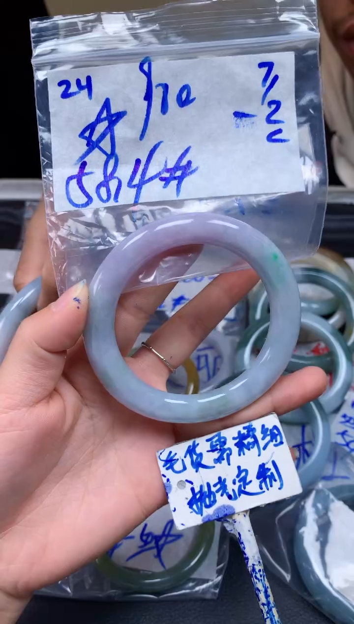 【闪购商品】定制翡翠未镶嵌24毛货需精细抛光手镯多样性拍一发一