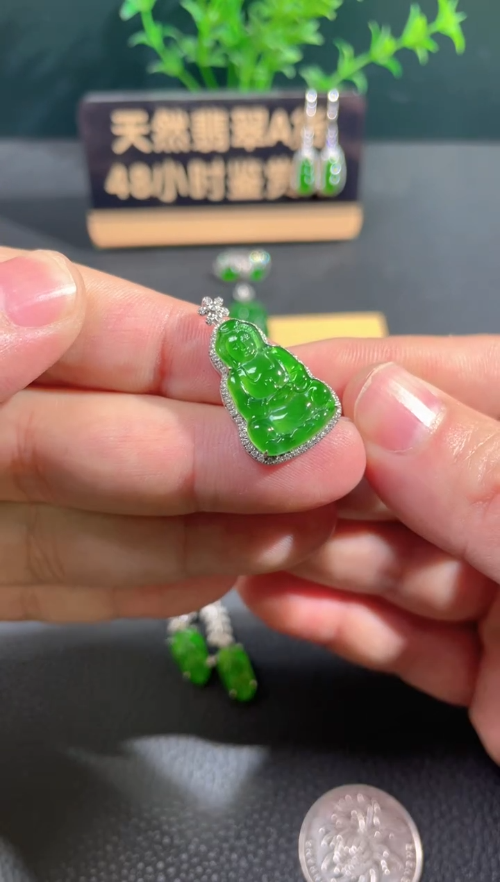 【闪购商品】翡翠颈饰18K金镶嵌翡翠