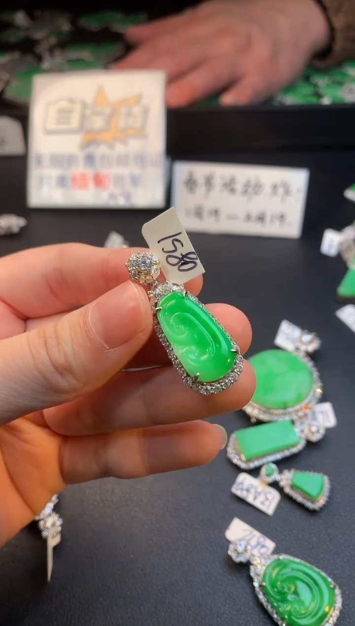 【闪购商品】翡翠颈饰银S925镶嵌翡翠1