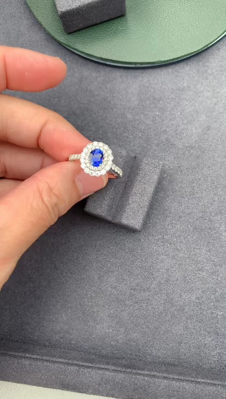 【闪购商品】蓝宝石戒指18K金镶嵌1ct皇家蓝戒指