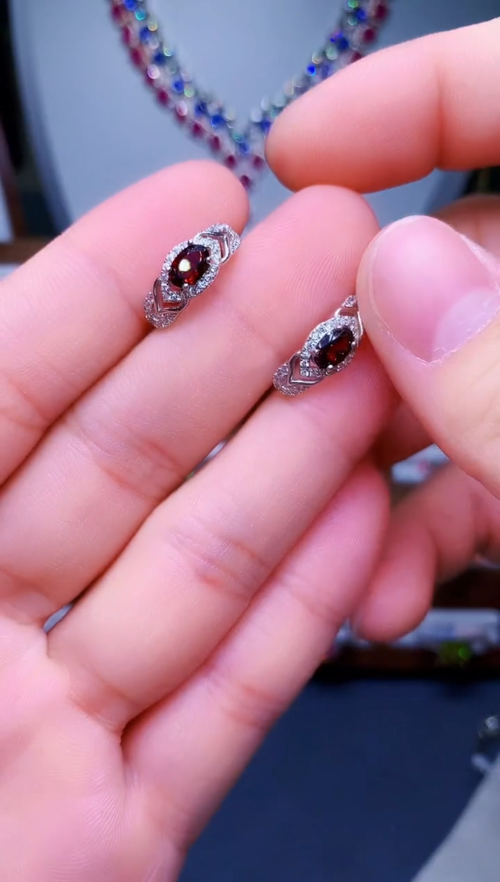 【闪购商品】石榴石耳饰银S925镶嵌............