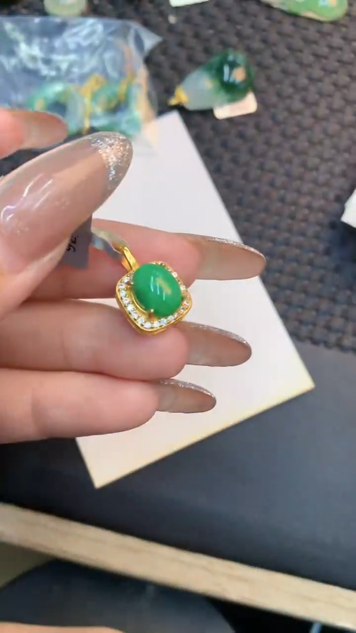 颈饰未镶嵌翡翠1