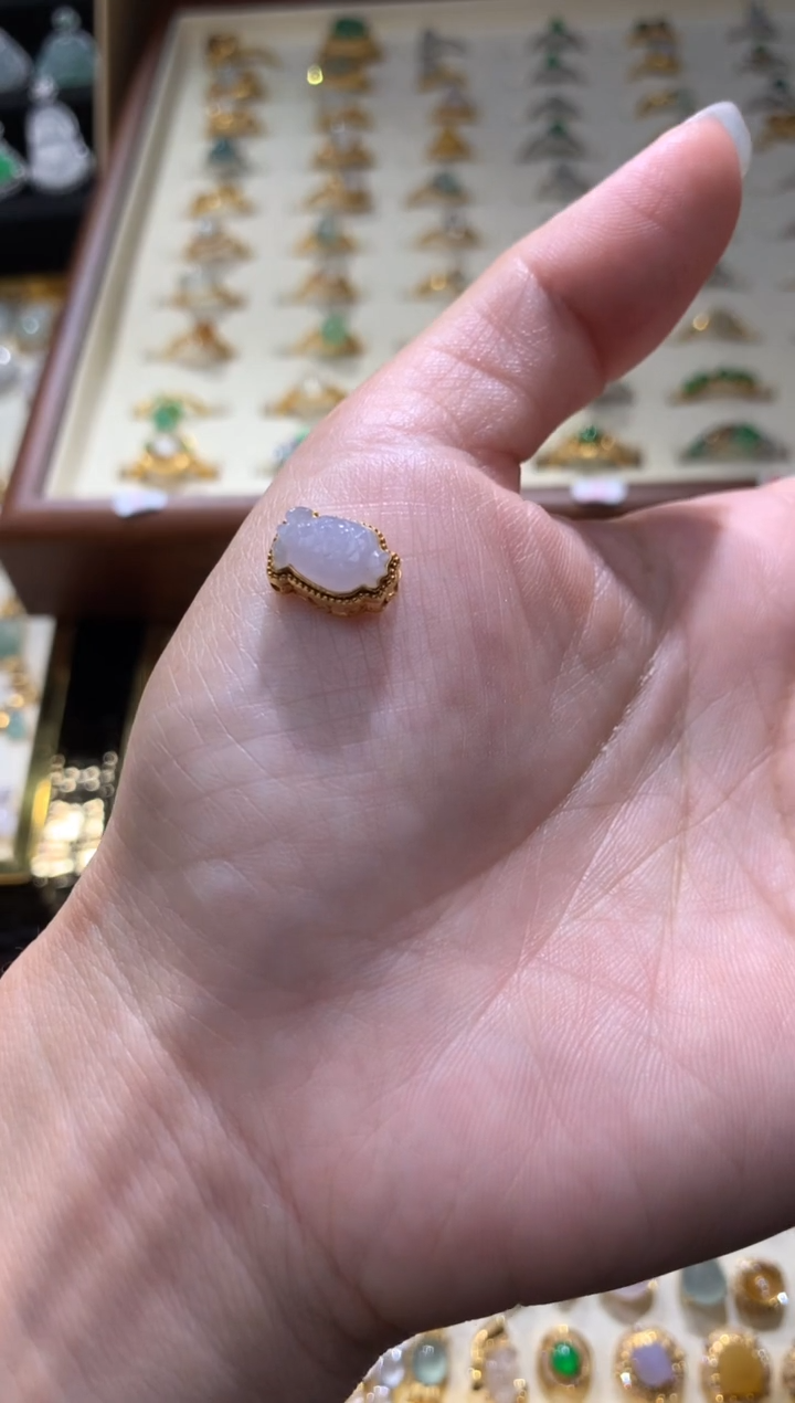 颈饰18K金镶嵌翡翠翡翠