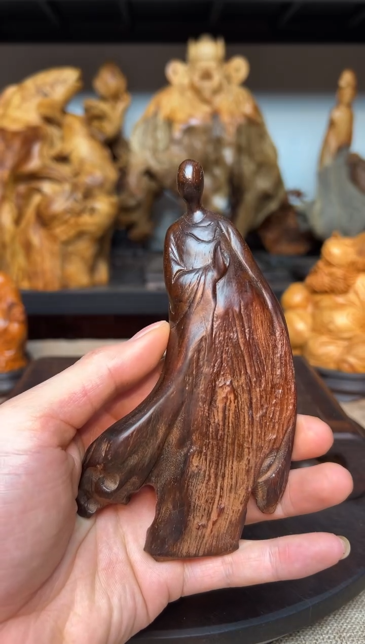 柏木（崖柏）阿*大红酸枝雕刻件