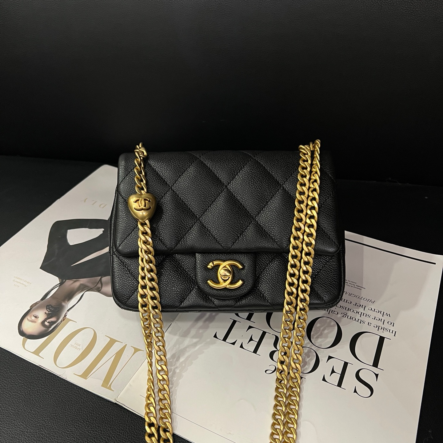 99新 Chanel/香奈儿 专柜49600黑金23年爱心方胖单肩D163寄卖服务