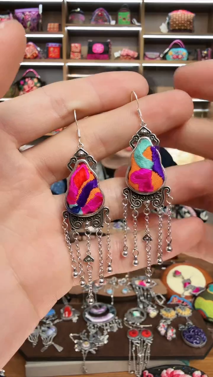 【闪购商品】织绣175蒙阿苏苗绣传承