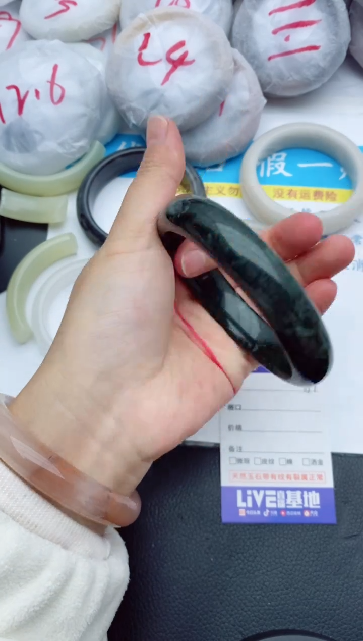 【闪购商品】石英质玉手镯未镶嵌181+65.7