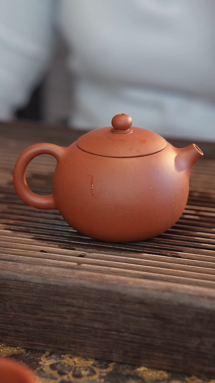 茶壶紫砂西施 北红赤铁 半手工 240cc