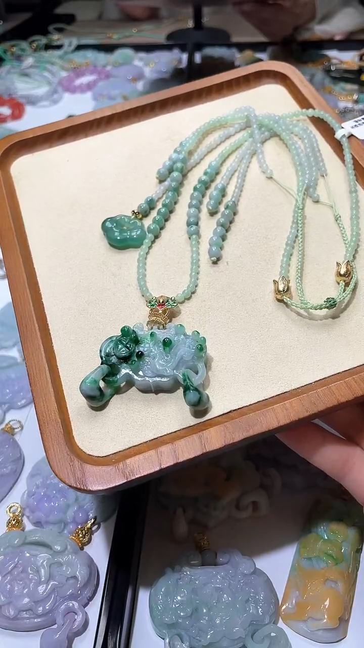 【闪购商品】翡翠颈饰未镶嵌吊坠