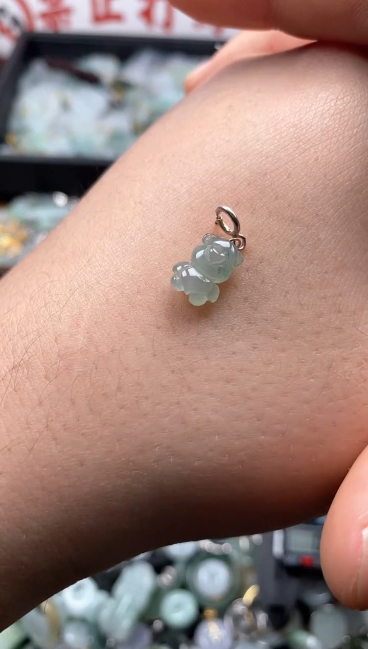 【闪购商品】翡翠颈饰未镶嵌哥哥