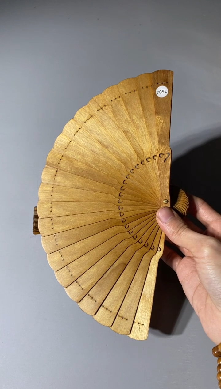 【闪购商品】金丝楠木雕709号15cm金丝楠木小叶桢楠扇子