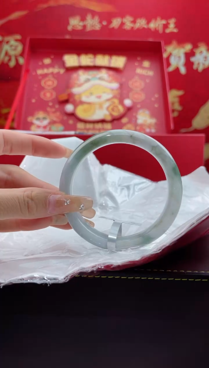 【闪购商品】翡翠手镯未镶嵌9翡翠手镯（微瑕）