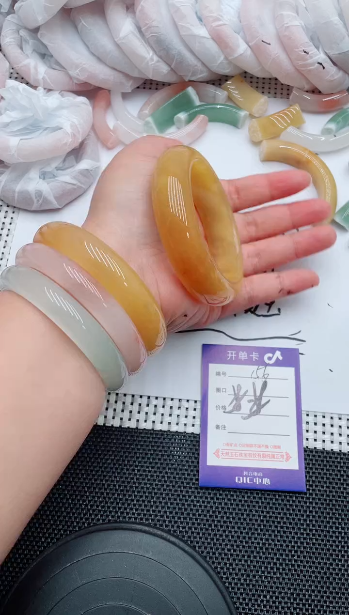 未镶嵌手镯石英质玉156-58-59