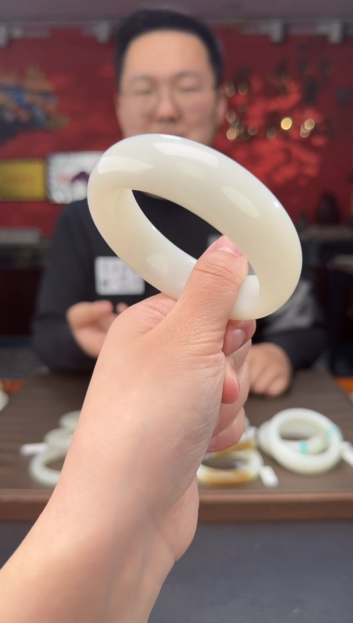 【闪购商品】和田玉.未镶嵌白玉宽版镯55-62