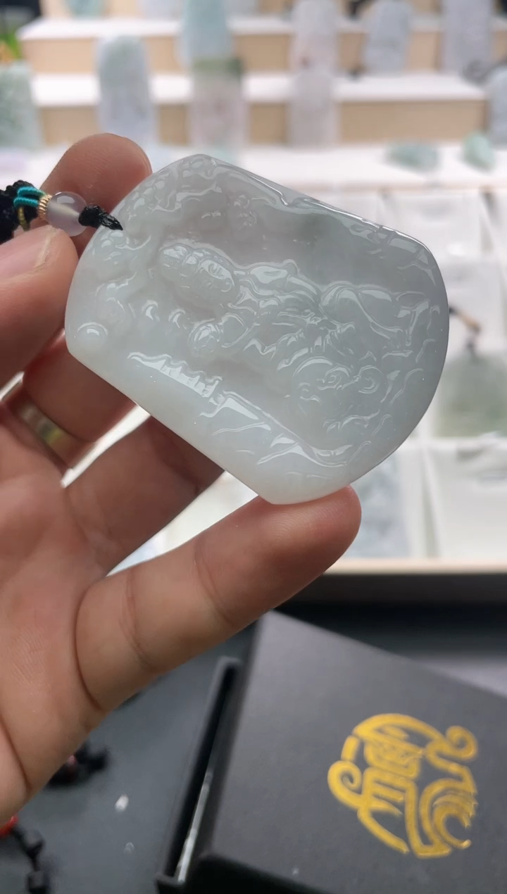 翡翠未镶嵌颈饰..../4/17/ 171