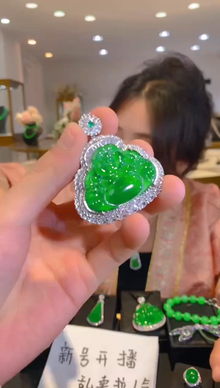 吊坠(赠链)银S925镶嵌翡翠翡翠a货多样性发