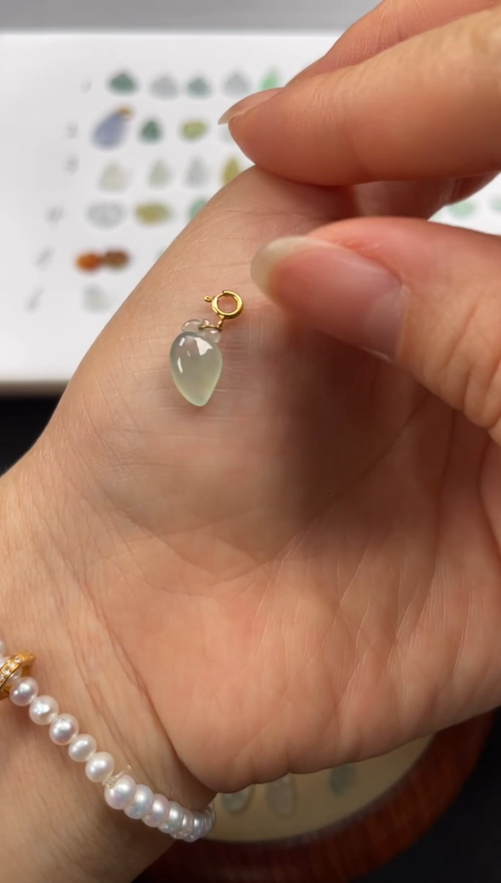 吊坠(不含链)18K金镶嵌翡翠一个JK703