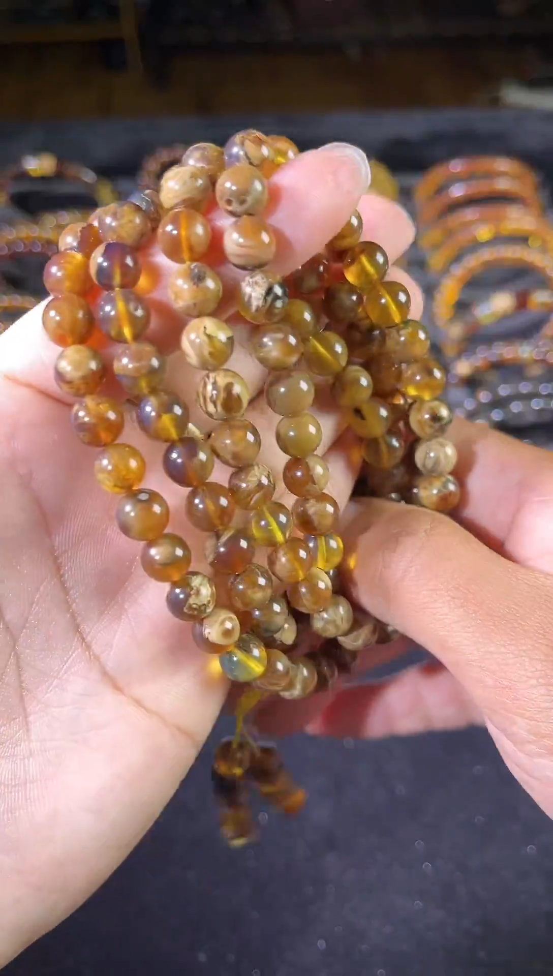 琥珀颈饰未镶嵌8mm根珀溶洞佛珠微瑕37.2g