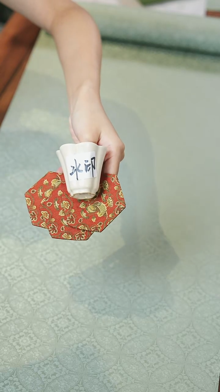 杯垫三片······················