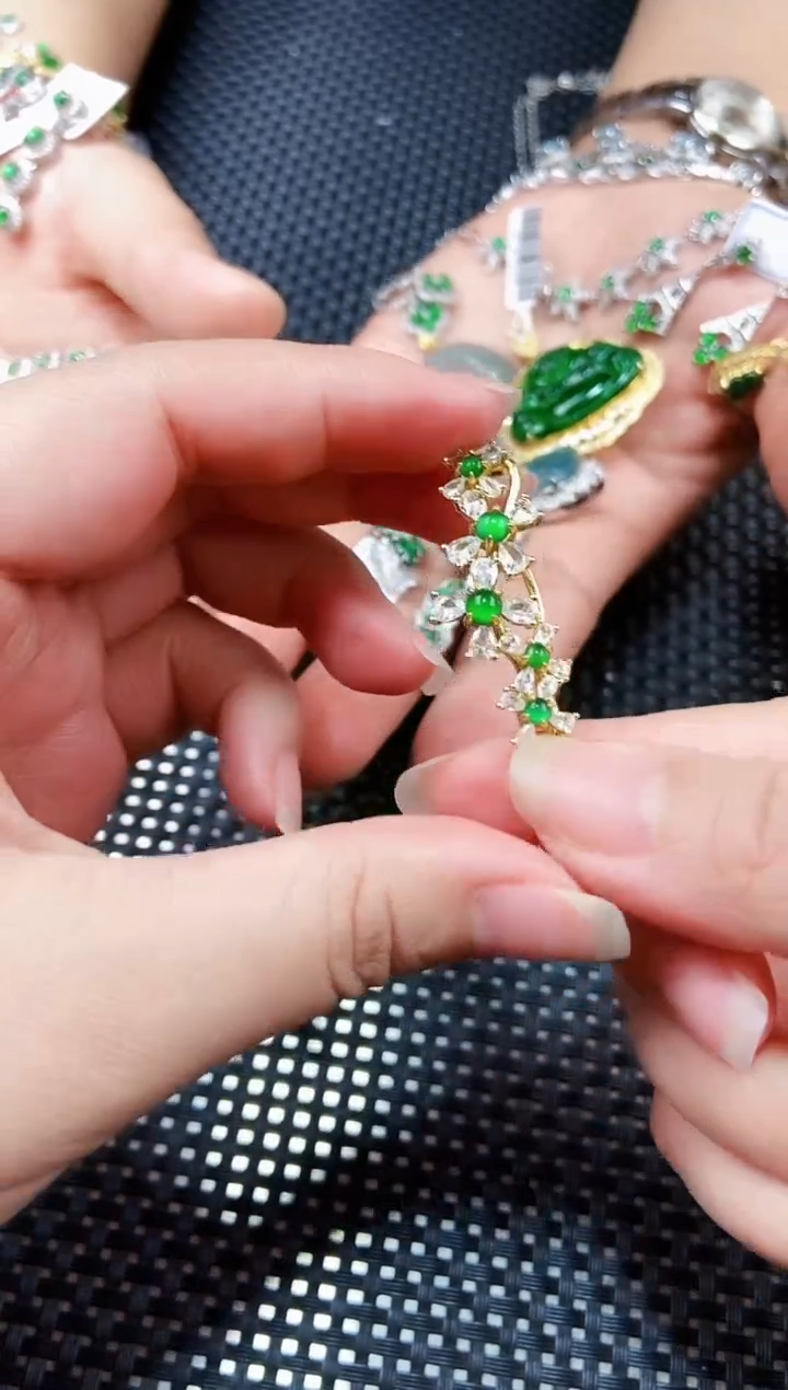 【闪购商品】翡翠吊坠(不含链)未镶嵌111111111