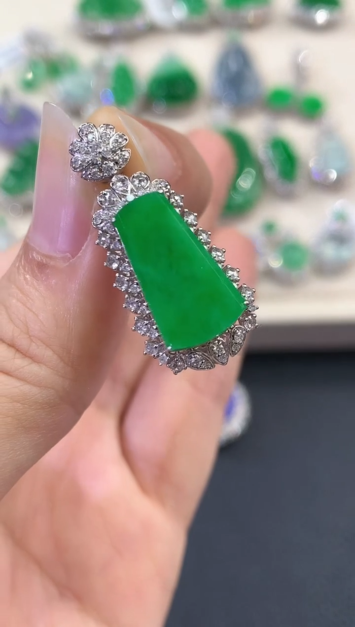 【闪购商品】翡翠吊坠(不含链)18K金镶嵌C42     