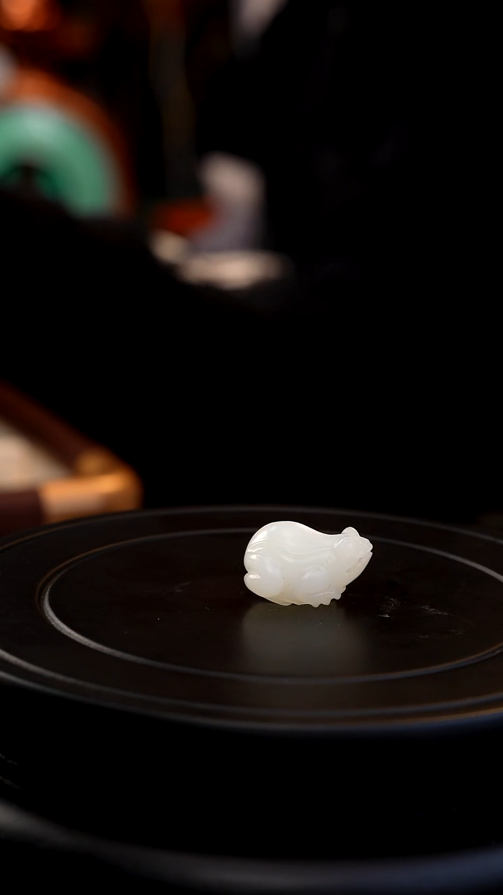 颈饰未镶嵌和田玉白玉金蟾小挂件