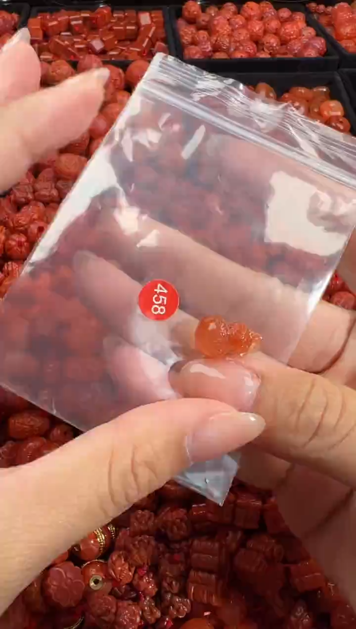 南红玛瑙未镶嵌颈饰1