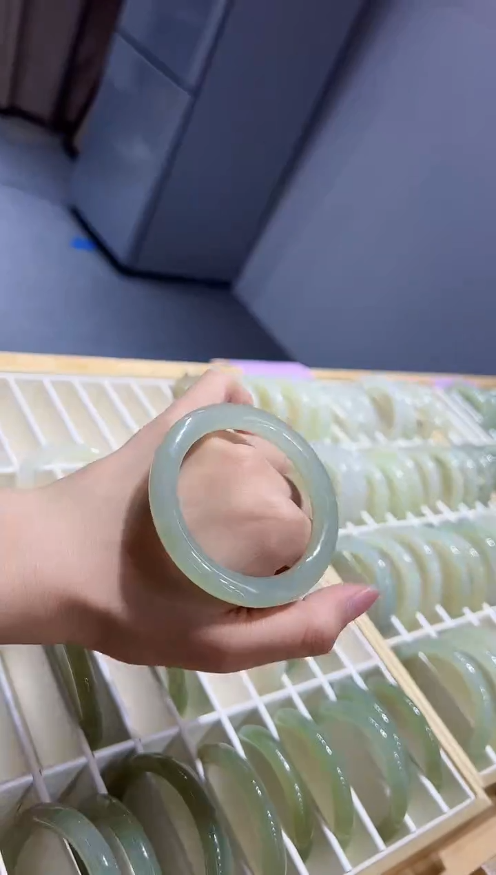 【闪购商品】和田玉手镯未镶嵌V0250和田玉手镯 55