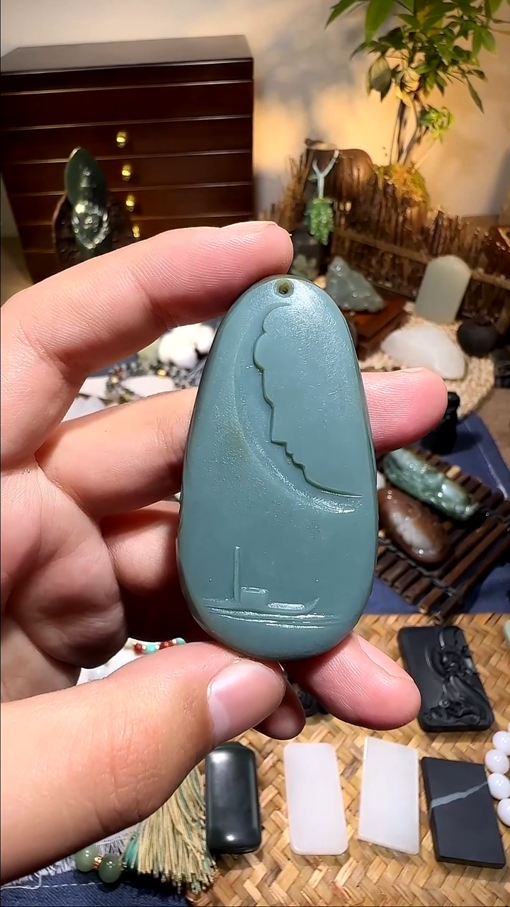 颈饰未镶嵌和田玉嘻**哈1