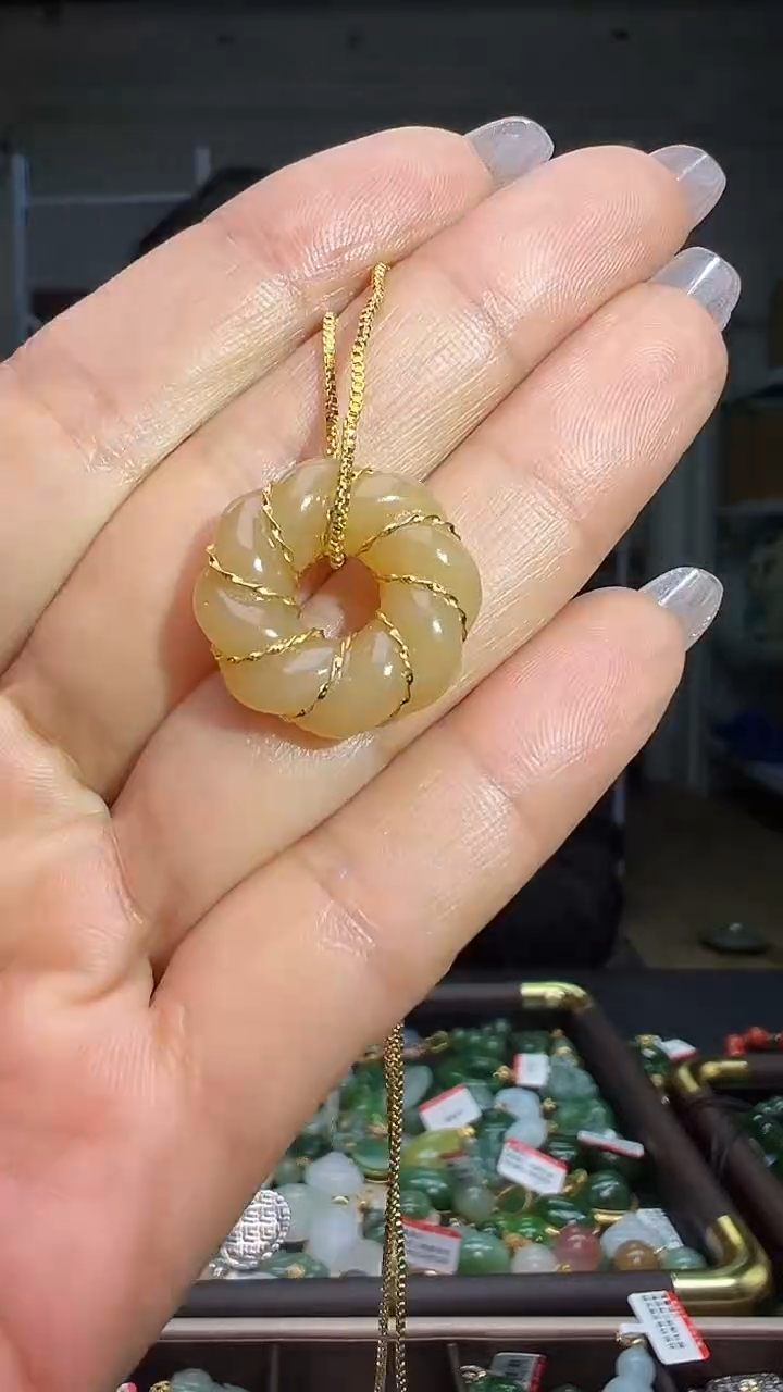 颈饰18K金镶嵌和田玉（多样性发货.发其一)12.06.49