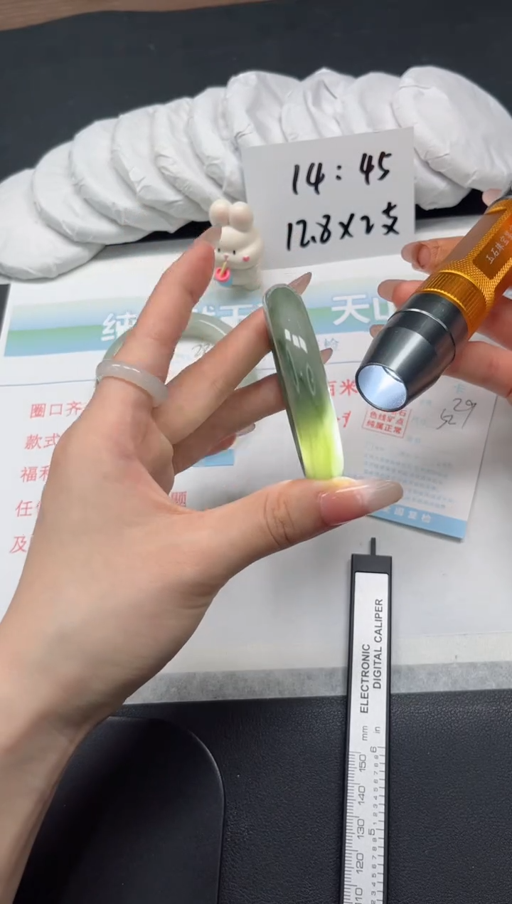 【闪购商品】石英质玉手镯未镶嵌29-52