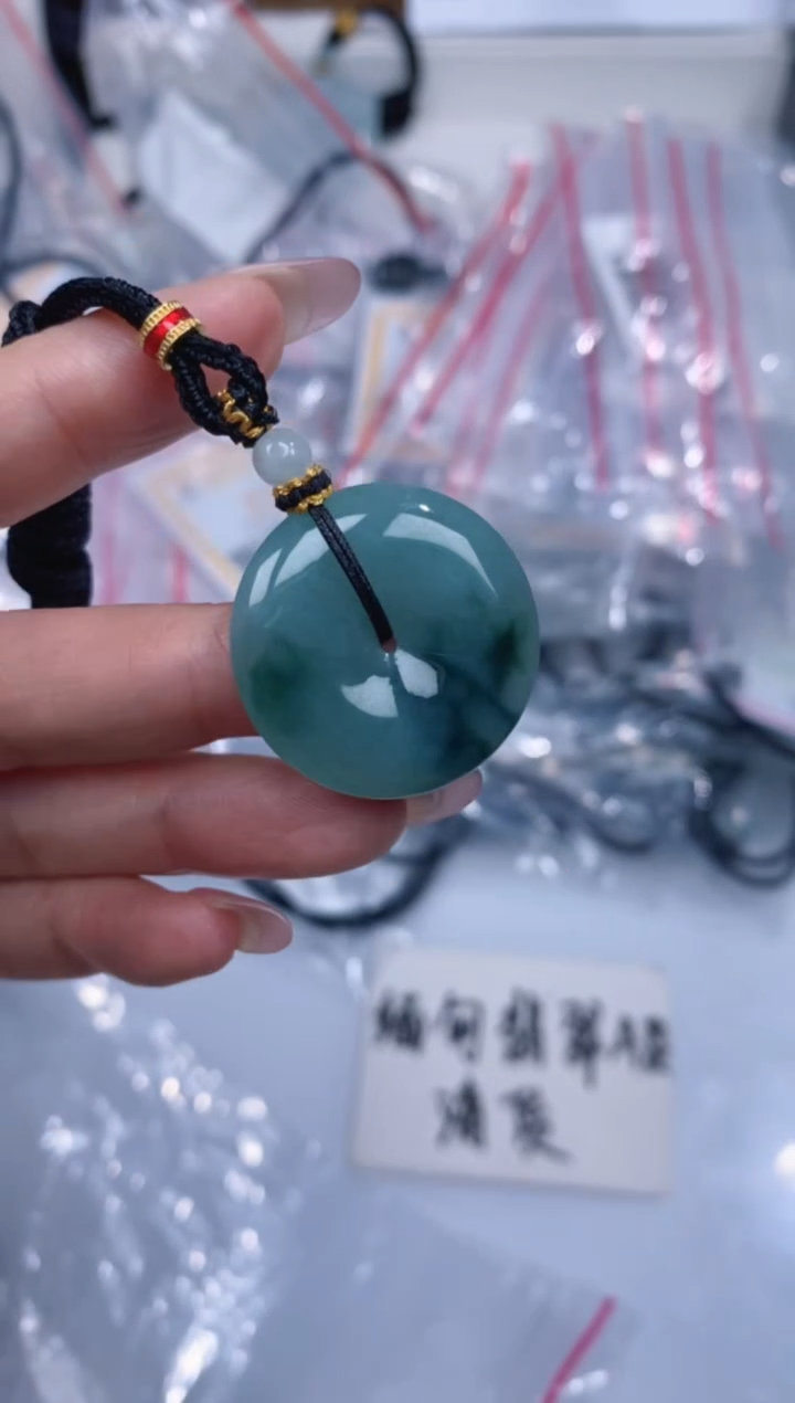 颈饰未镶嵌翡翠吊坠