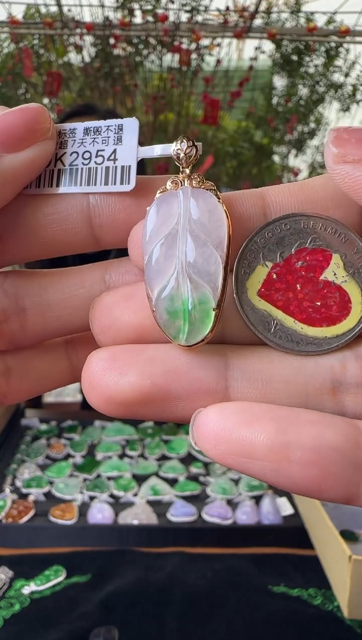 【闪购商品】翡翠颈饰18K金镶嵌DK2954冰绿叶子