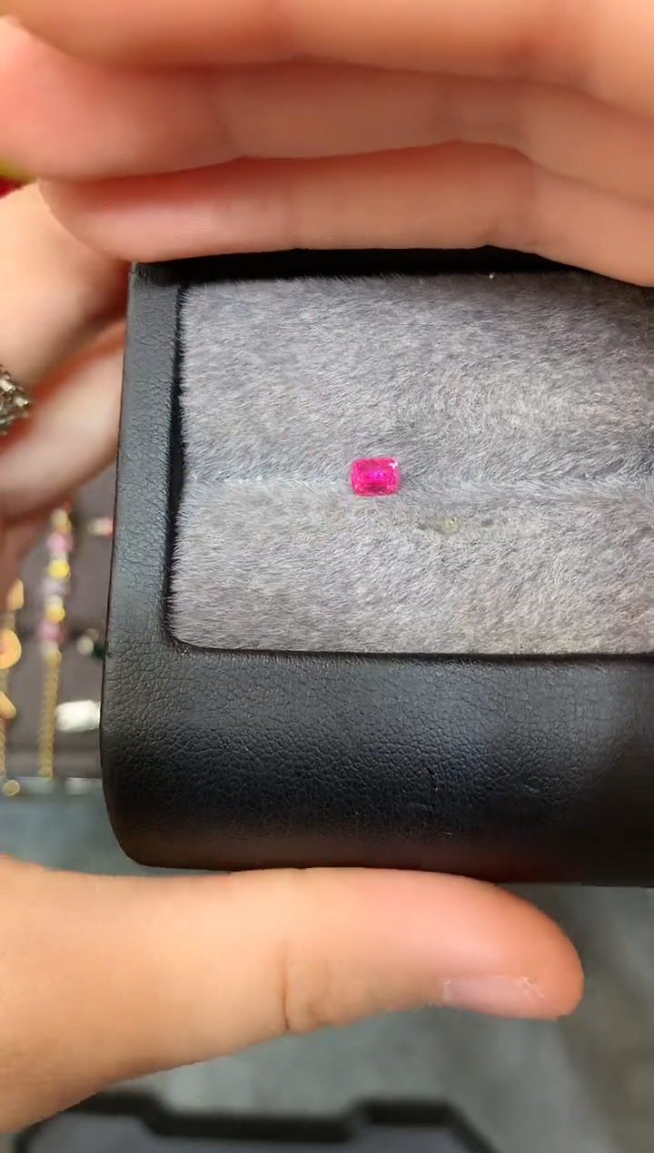 【闪购商品】定制尖晶石裸石未镶嵌枕型 sagyin粉 0.50ct